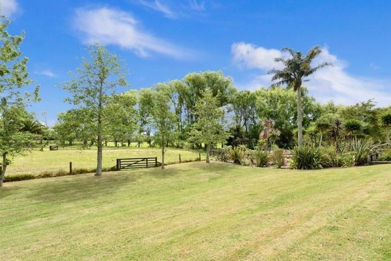 Photo of property in 59 Moontide Road, Kumeu, 0892