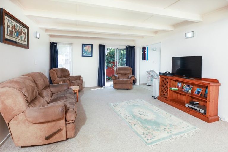 Photo of property in 25 Oakfield Crescent, Pukete, Hamilton, 3200