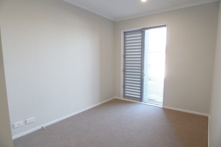 Photo of property in 32 Wallace Road, Hobsonville, Auckland, 0616