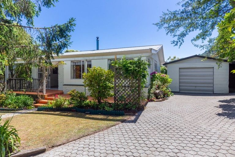 Photo of property in 32 Seaview Crescent, Picton, 7220