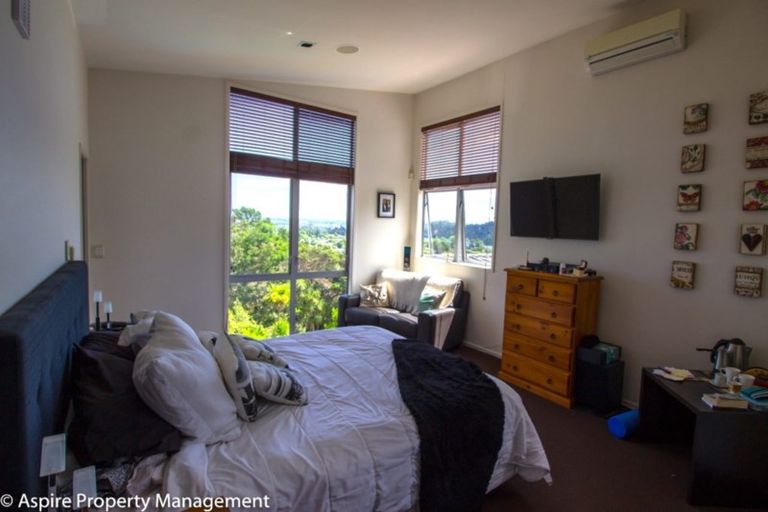 Photo of property in 92 Pemberton Avenue, Bayview, Auckland, 0629