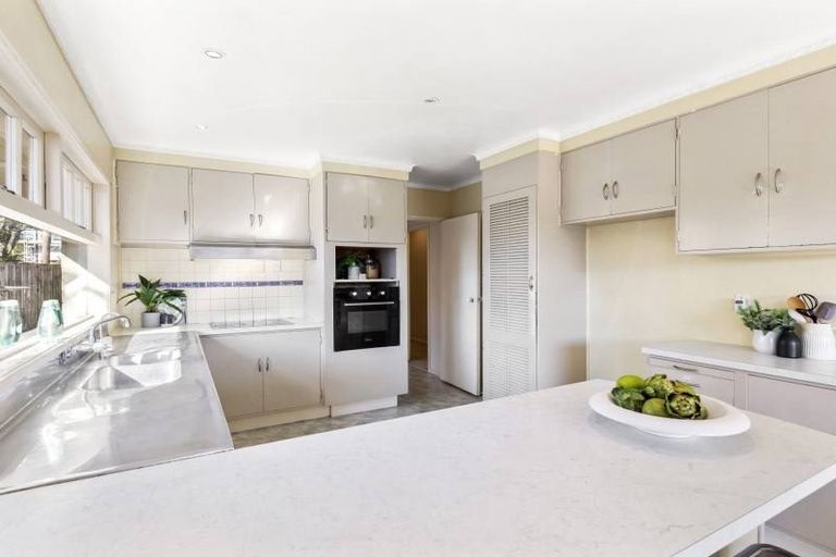 Photo of property in 11 Fielding Crescent, Farm Cove, Auckland, 2012