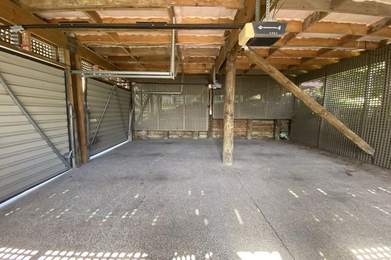 Photo of property in 1/76 Target Road, Totara Vale, Auckland, 0629