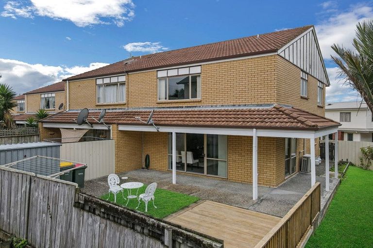 Photo of property in 1/17 Charlenne Close, Ranui, Auckland, 0612