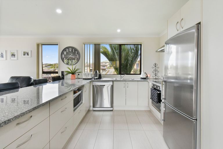 Photo of property in 6 Mcgowan Rise, Tuakau, 2121