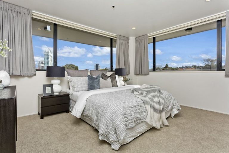 Photo of property in 4d/171 Hurstmere Road, Takapuna, Auckland, 0622