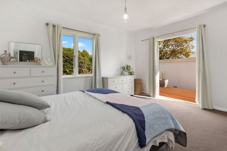 Photo of property in 16 Avon Street, Waterloo, Lower Hutt, 5011