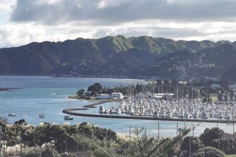 Photo of property in 4 Whitianga View, Paremata, Porirua, 5024