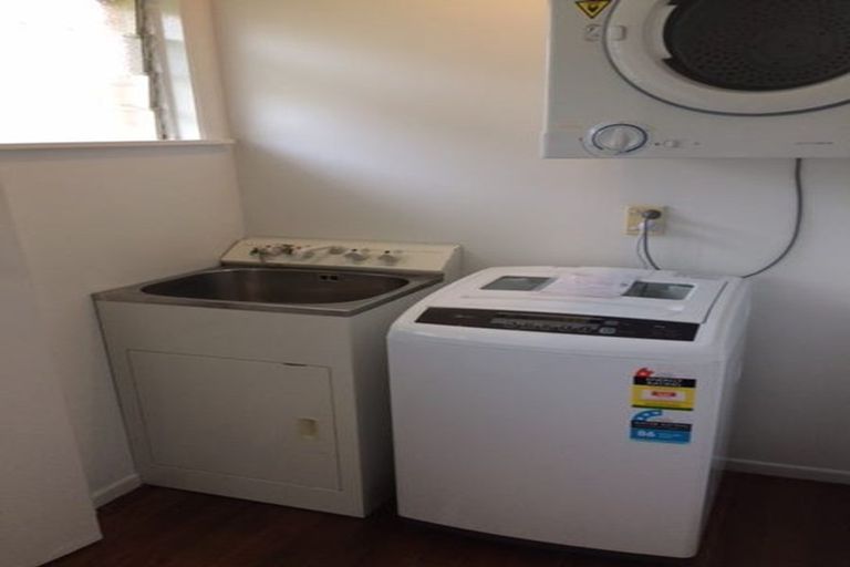 Photo of property in 68 Gladstone Road, Northcote, Auckland, 0627