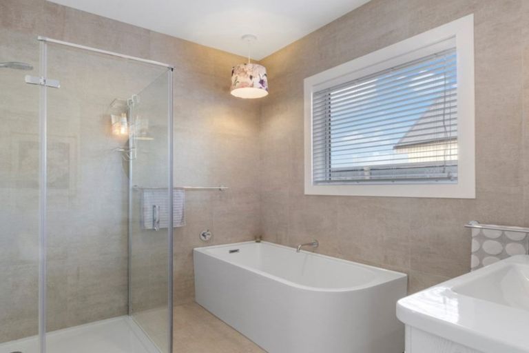 Photo of property in 14 Shearwater Lane, Point Wells, 0986