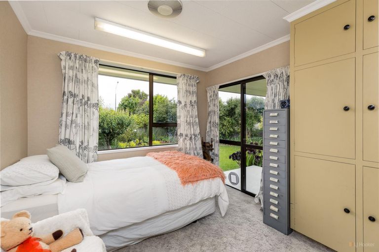 Photo of property in 23 Timaru Road, Waimate, 7924