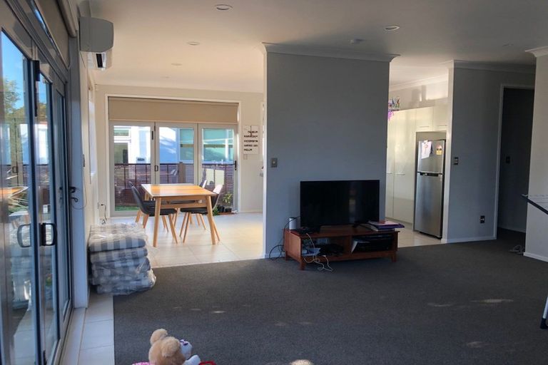 Photo of property in 11m Clearwater Cove, West Harbour, Auckland, 0618
