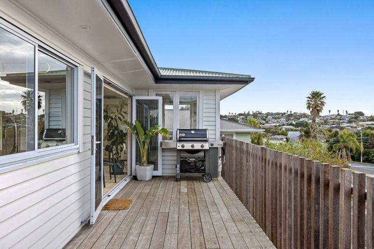 Photo of property in 2/28 Bay Street, Red Beach, 0932