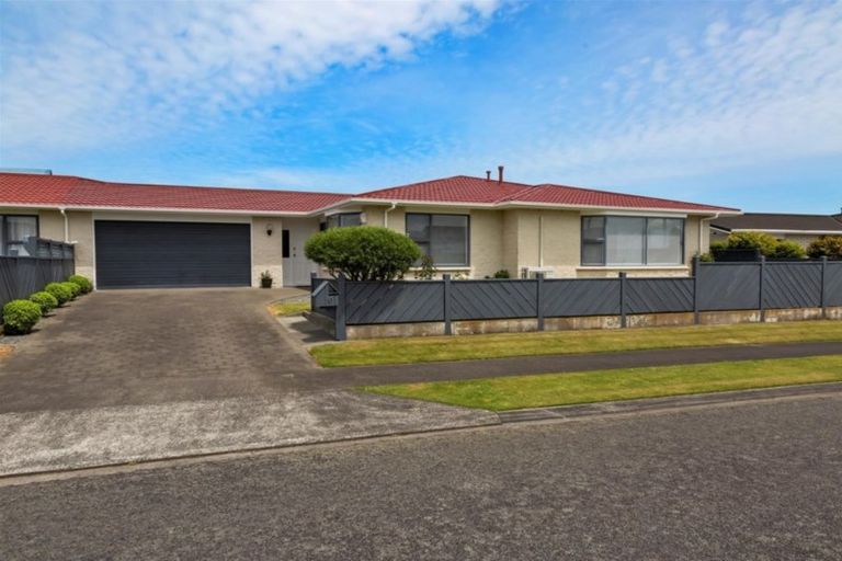 Photo of property in 1 Heather Lea, Hawera, 4610