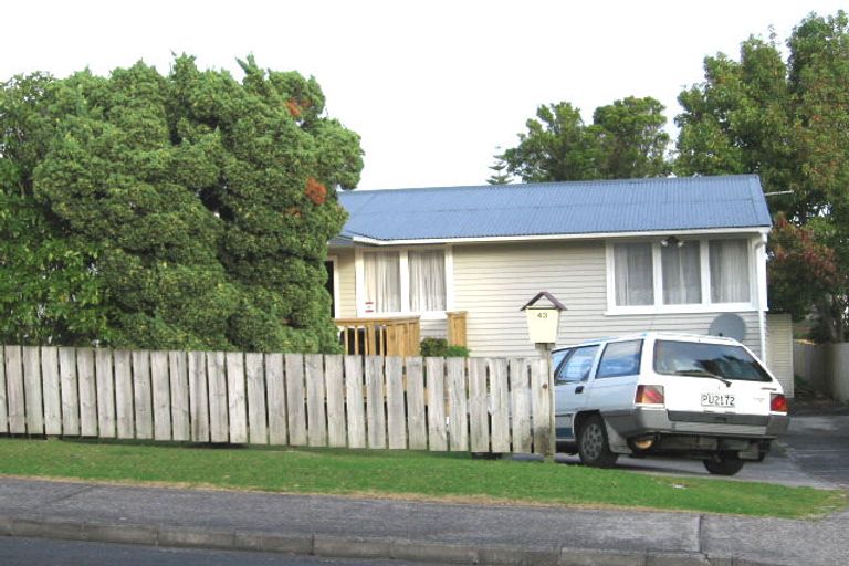 Photo of property in 43 Coniston Avenue, Te Atatu South, Auckland, 0610