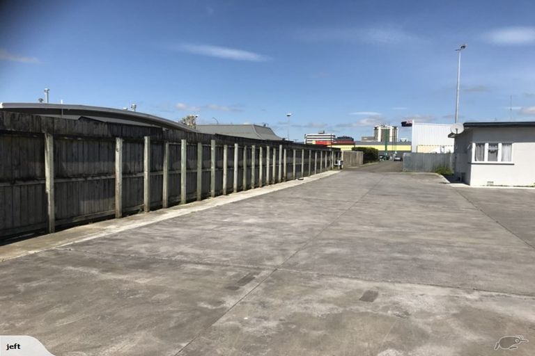 Photo of property in 229 Featherston Street, Palmerston North, 4410