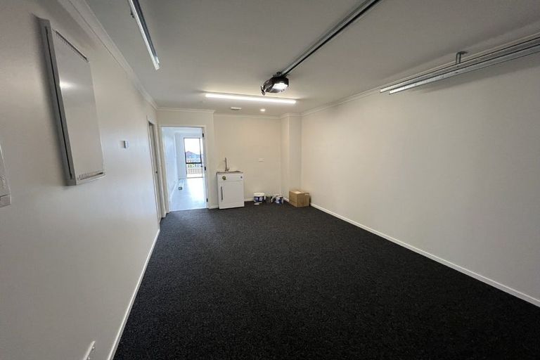 Photo of property in 17 Seafarer Crescent, Stanmore Bay, Whangaparaoa, 0932