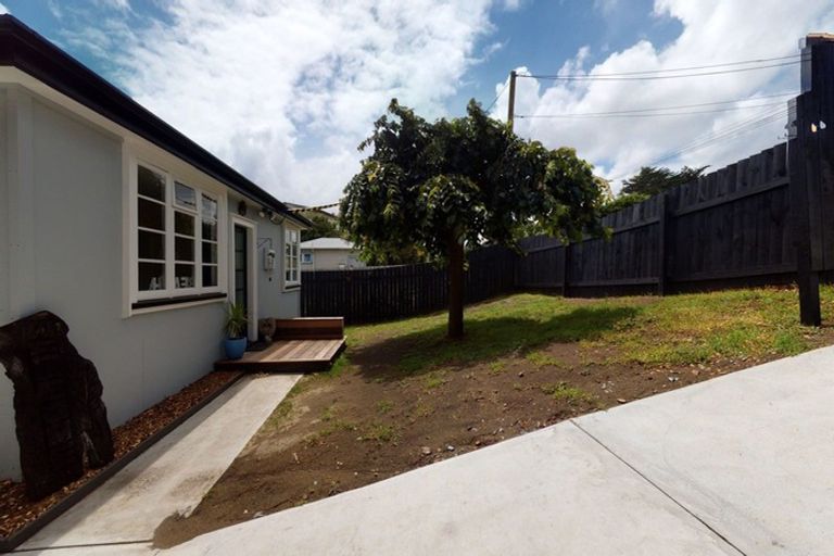 Photo of property in 119 Kahukura Avenue, Waitarere Beach, Levin, 5510