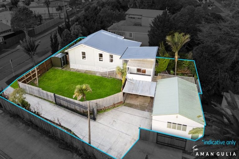Photo of property in 129 Sunnyside Road, Sunnyvale, Auckland, 0612