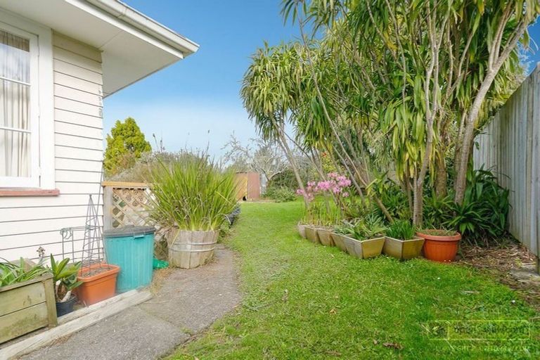 Photo of property in 9 Ayrton Street, Te Atatu South, Auckland, 0610