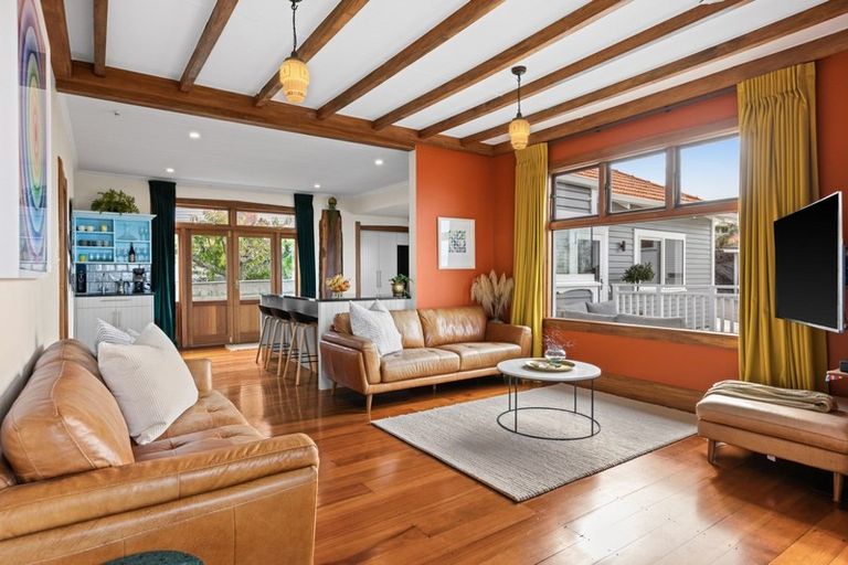 Photo of property in 3 Cobden Lane, Bluff Hill, Napier, 4110