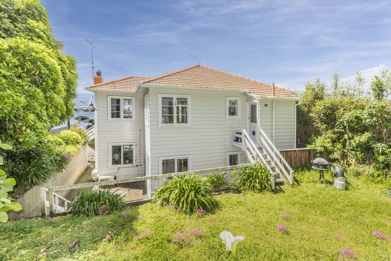 Photo of property in 168 Sutherland Road, Lyall Bay, Wellington, 6022