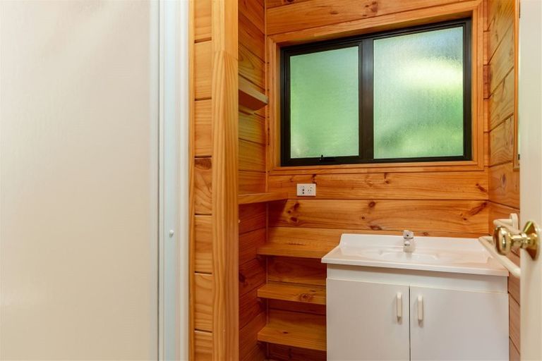 Photo of property in 15 Amelia Crescent, Waikawa, Picton, 7220