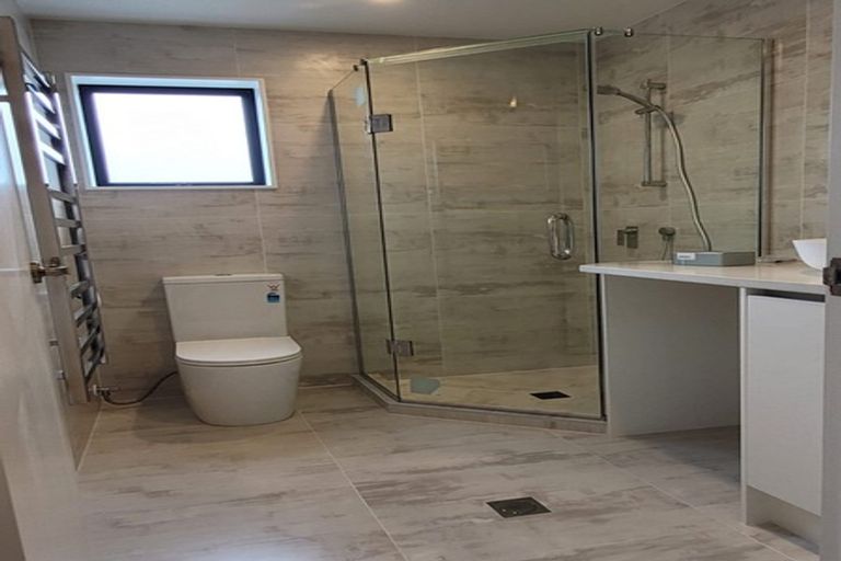 Photo of property in 37 Santa Monica Place, Goodwood Heights, Auckland, 2105