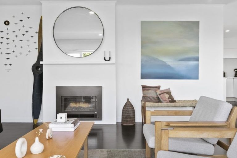 Photo of property in 38 Churchill Road, Murrays Bay, Auckland, 0630