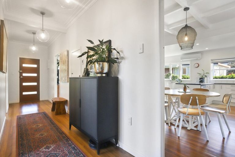 Photo of property in 58 Taylor Road, Mangere Bridge, Auckland, 2022