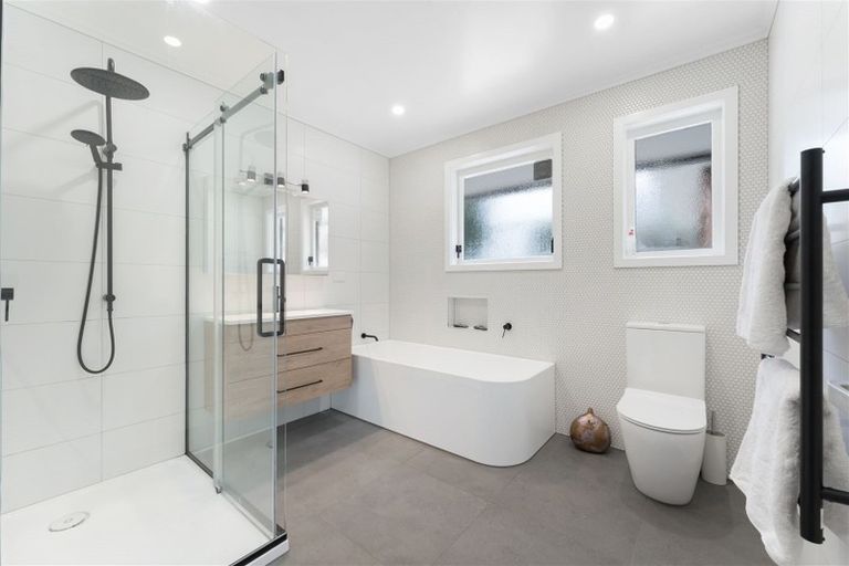 Photo of property in 72 Hanham Road, Kumeu, 0891