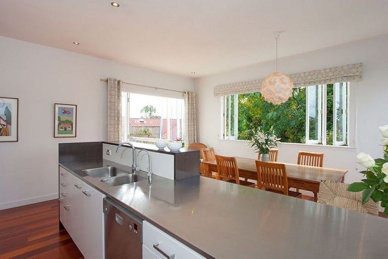 Photo of property in 19 Walmer Road, Point Chevalier, Auckland, 1022