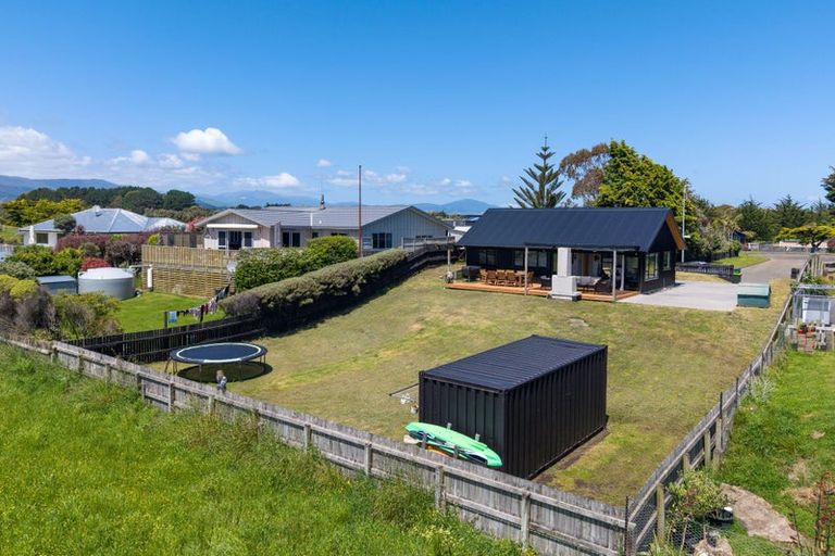 Photo of property in 7 Sand Dune Grove, Waikawa Beach, Manakau, 5573