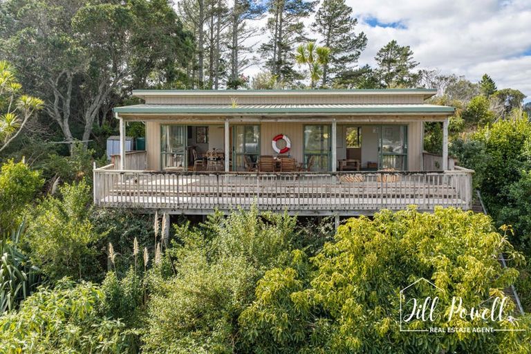 Photo of property in 13 Moana Road, Tinopai, 0593