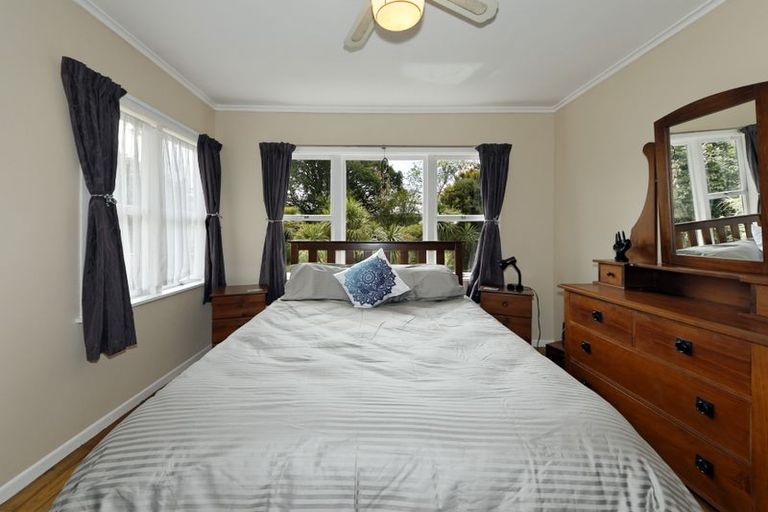 Photo of property in 17 Golf Road, New Lynn, Auckland, 0600