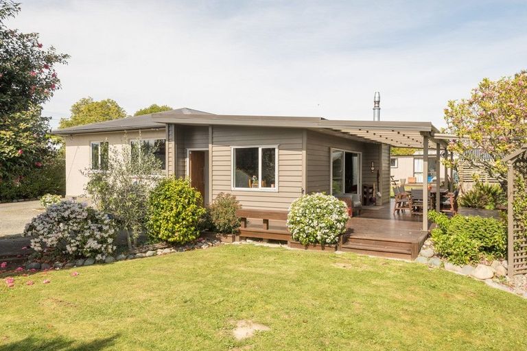 Photo of property in 1 Bird Lane, Wakefield, 7025