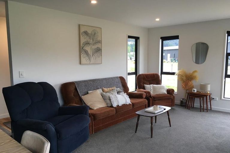 Photo of property in 13 Pennycook Place, Lake Hawea, 9382