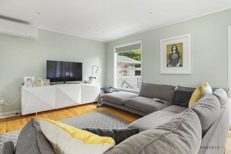 Photo of property in 8 Kauri Point Road, Laingholm, Auckland, 0604