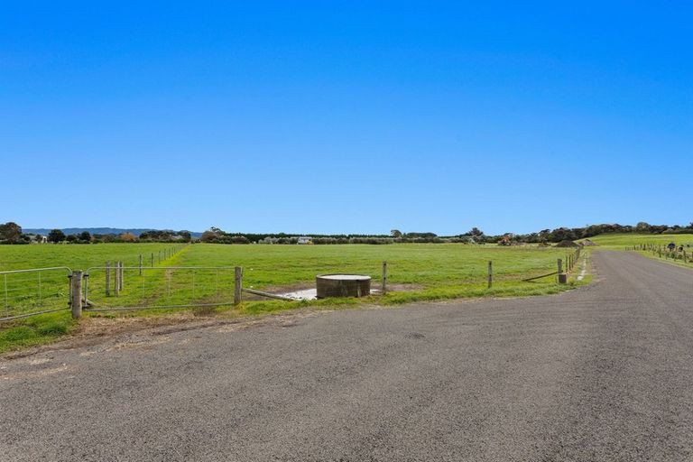 Photo of property in 31 Coast Lane, Thornton, 3194