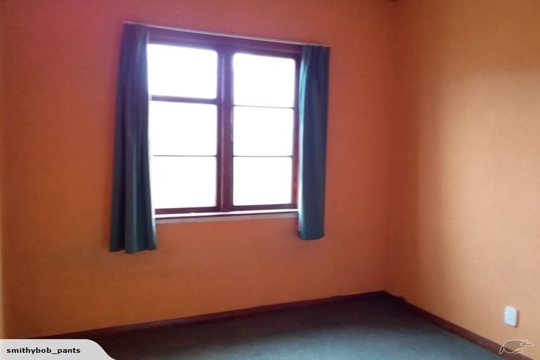 Photo of property in 2 Hobson Place, Takaro, Palmerston North, 4412