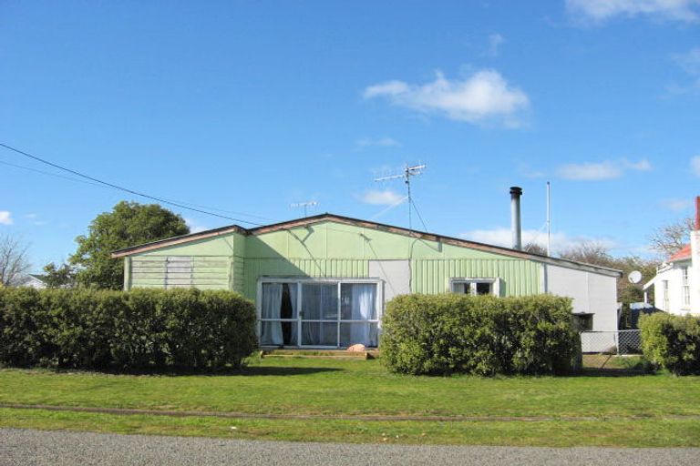 Photo of property in 32 Walter Street, Takapau, 4203