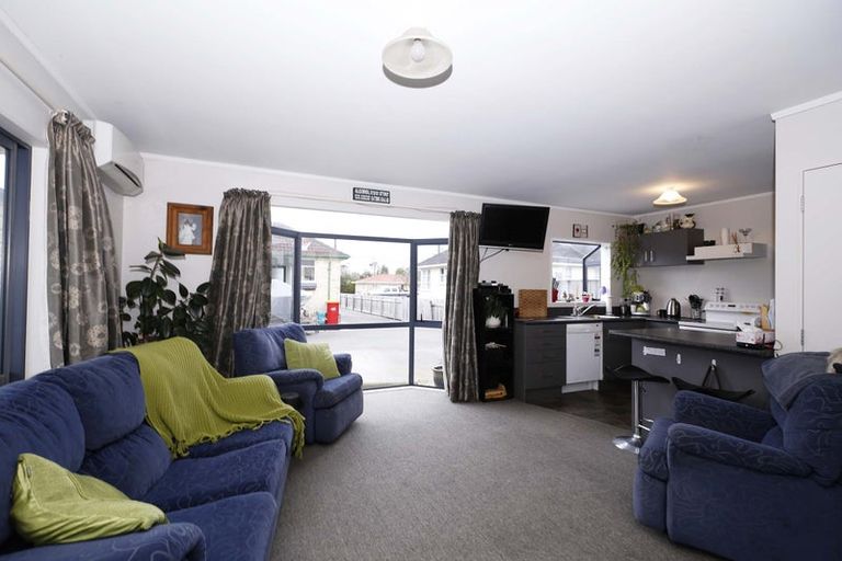 Photo of property in 38a Pine Avenue, Henderson, Auckland, 0612