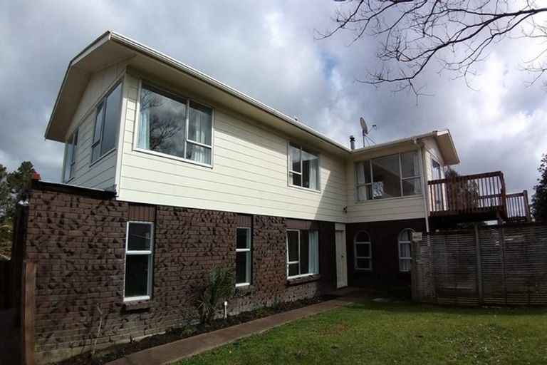 Photo of property in 19 St Catherine Crescent, West Harbour, Auckland, 0618