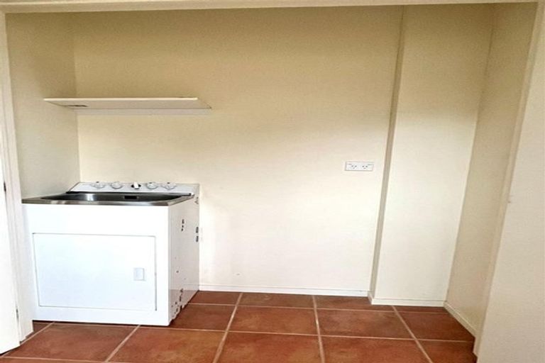 Photo of property in 106a Golf Road, New Lynn, Auckland, 0600