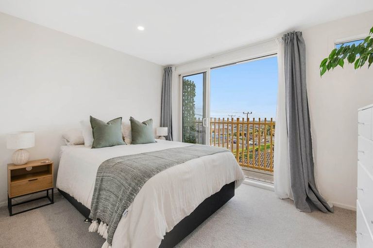 Photo of property in 2/3 Coronation Road, Hillcrest, Auckland, 0627