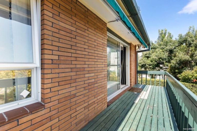 Photo of property in 1/36 Saddleback Rise, Murrays Bay, Auckland, 0630