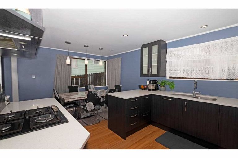 Photo of property in 2/6 Borich Road, Sunnyvale, Auckland, 0612