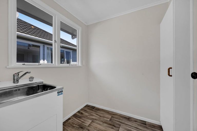 Photo of property in 1a Robbins Crescent, Hawera, 4610