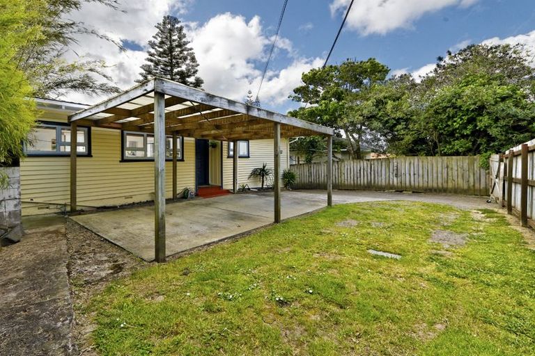 Photo of property in 17 Golf Road, New Lynn, Auckland, 0600
