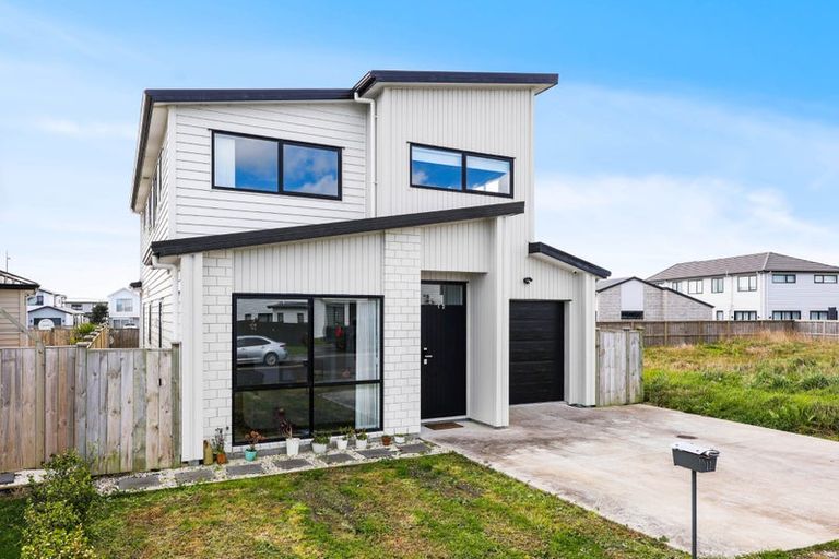 Photo of property in 12 Korowhiti Road, Clarks Beach, 2122